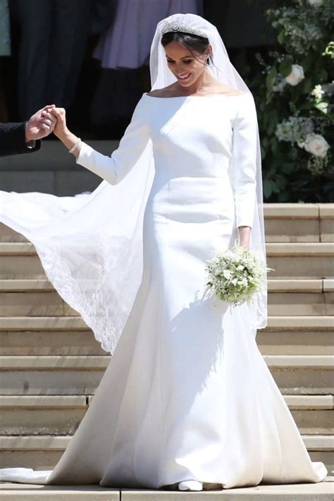 meghan markle wedding dress fail.